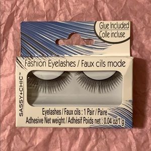 **NEVER OPENED** Eyelashes kit with adhesive